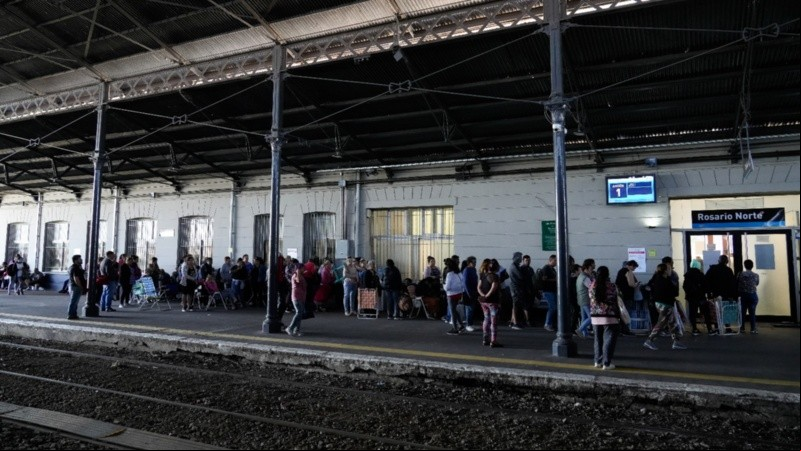 Se reanudó la venta de pasajes en la estación Rosario Norte.