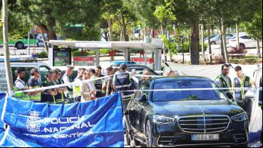 La víctima fue acribillada tras dejar a sus hijas en un colegio exclusivo de los suburbios de Madrid.,