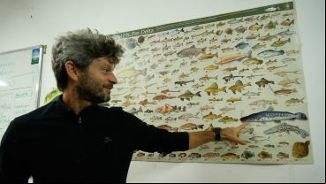 Lisandro Arelovich es antropólogo y se dedica a estudiar a los pescadores del Delta.