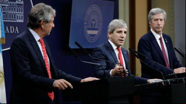 Los funcionarios este jueves durante los anuncios.
