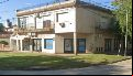 Puertas forzadas y vidrieras rotas: doble robo exprés en una esquina de Jorge Cura