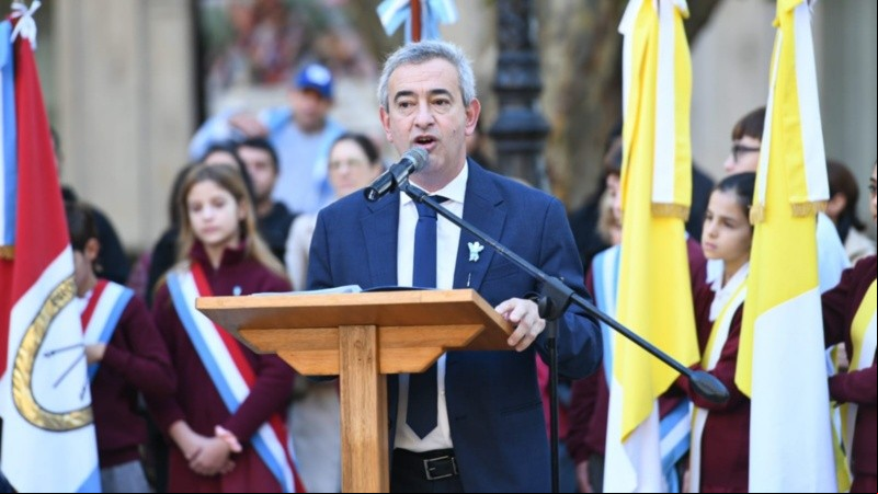 El intendente encabezó el acto local por el 25 de mayo.