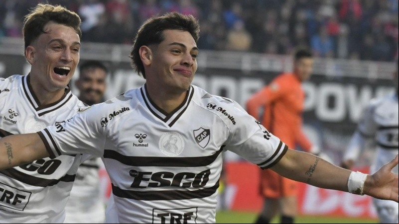 Zapiola convirtió el gol del triunfo del Calamar en el Nuevo Gasómetro.