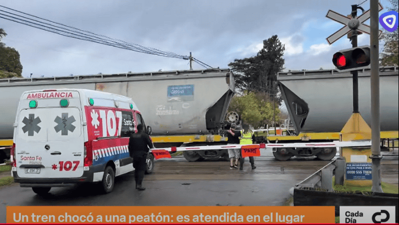 El tránsito permanece cortado en ese cruce ferroviario.