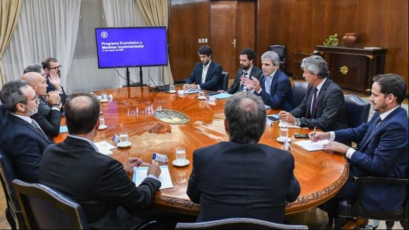 El equipo económico busca que los argentinos usen sus dólares no declarados y que no haya sanciones.