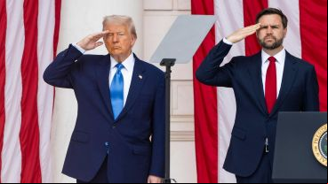 El presidente estadounidense Donald Trump (izquierda) y su vice James David Vance
