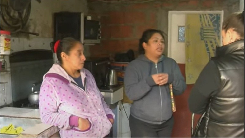 El comedor es organizado por una familia del barrio, y subsiste con donaciones de los vecinos.