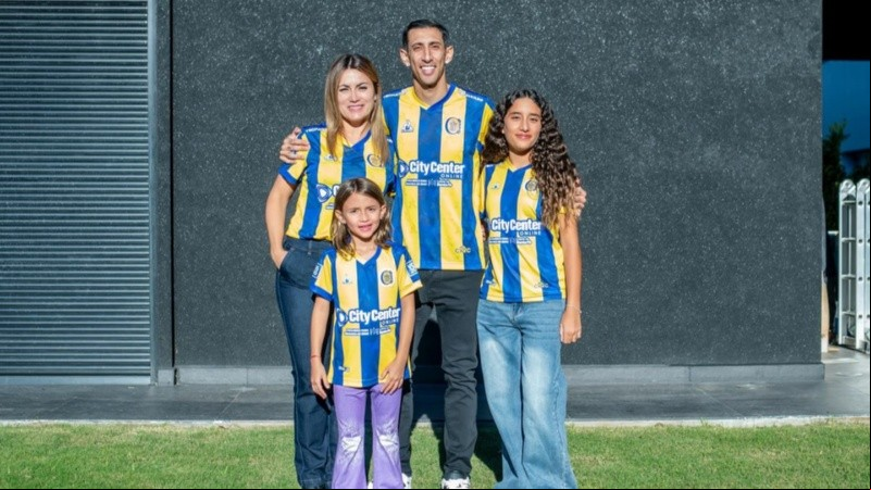 Ángel, Jorgelina y sus hijas, Mía y Pía