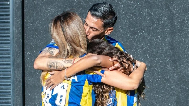 Di María, como siempre sostenido por el amor de su familia