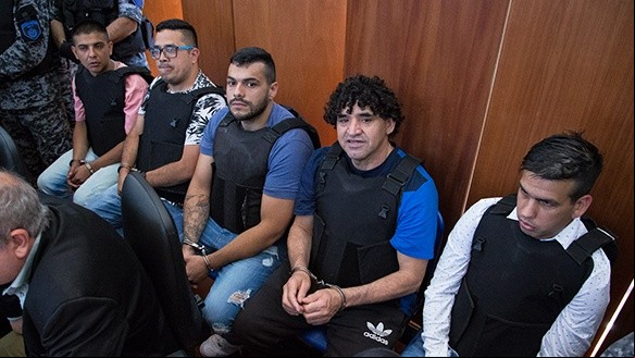 De izquierda a derecha: Chamorro, De izquierda a derecha: Chamorro,