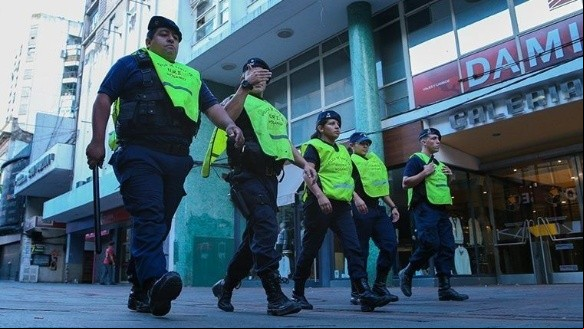 Los agentes policiales recorrerán la peatonal jueves y viernes. Los agentes policiales recorrerán la peatonal jueves y viernes.