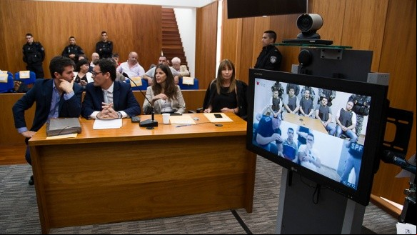 El tribunal que confirmó las penas a los jefes de Los Monos, que estuvieron conectados por videoconferencia. El tribunal que confirmó las penas a los jefes de Los Monos, que estuvieron conectados por videoconferencia.