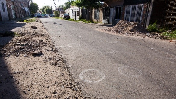 La balacera dejó marcas en el barrio. (Alan Monzón/Rosario3.com)) La balacera dejó marcas en el barrio. (Alan Monzón/Rosario3.com))