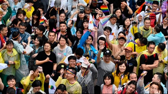 Miles de taiwaneses se congregaron frente al Parlamento (Reuters). Miles de taiwaneses se congregaron frente al Parlamento (Reuters).
