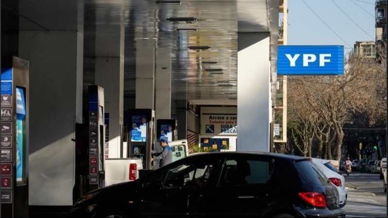 YPF anunció que baja 4% el precio de los combustibles: ¿desde cuándo? YPF anunció que baja 4% el precio de los combustibles: ¿desde cuándo?